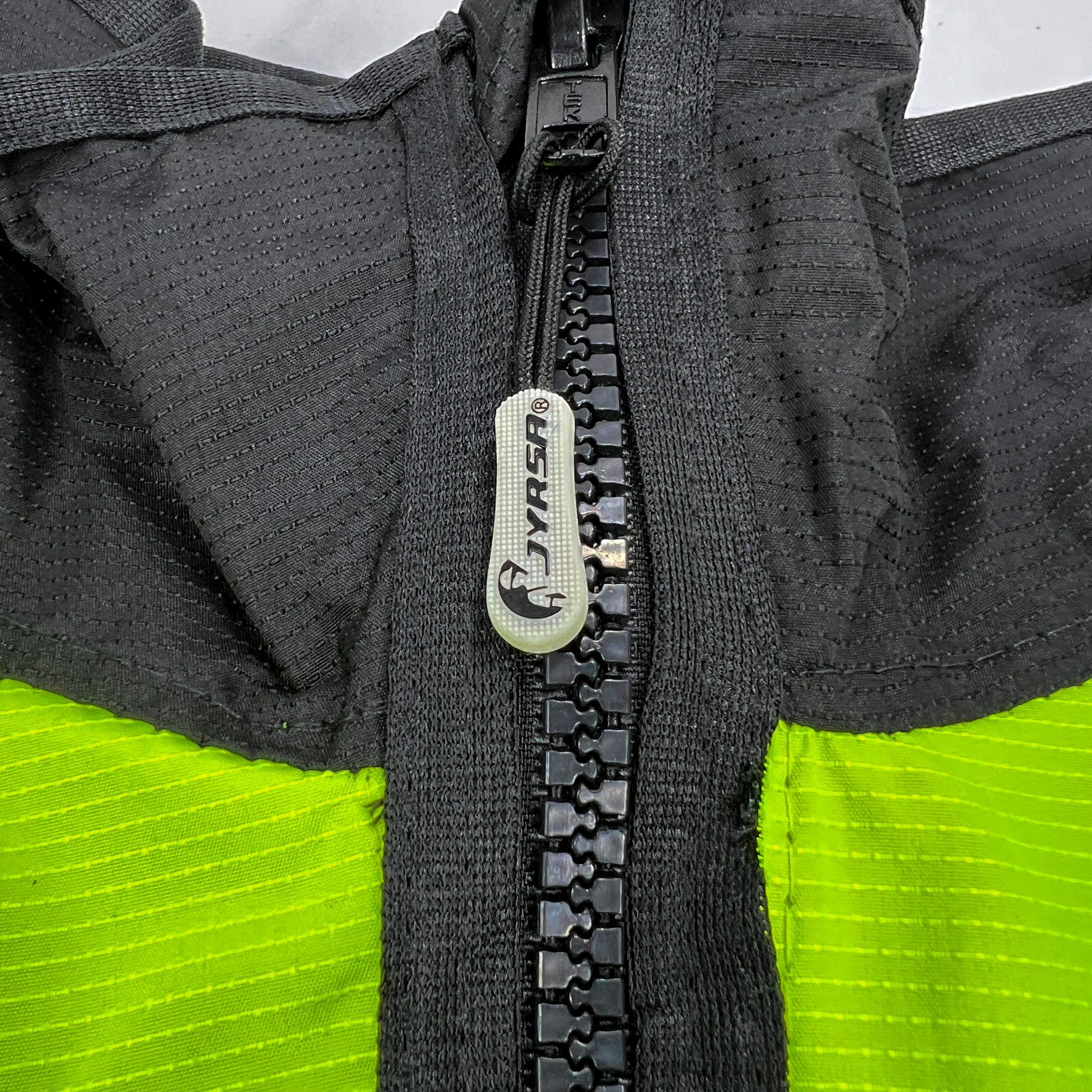 Chaleco JYRSA tipo Ejecutivo de Malla alta visibilidad Bicolor Amarillo-Negro